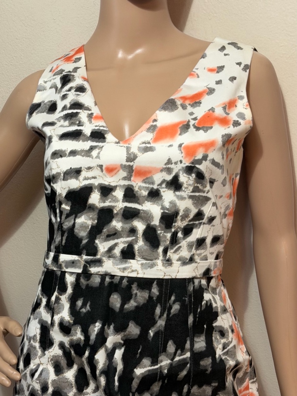 Tahari Tiger Lily Sleeveless V-Neck Printed Sheath Dress - Picture 2 of 3